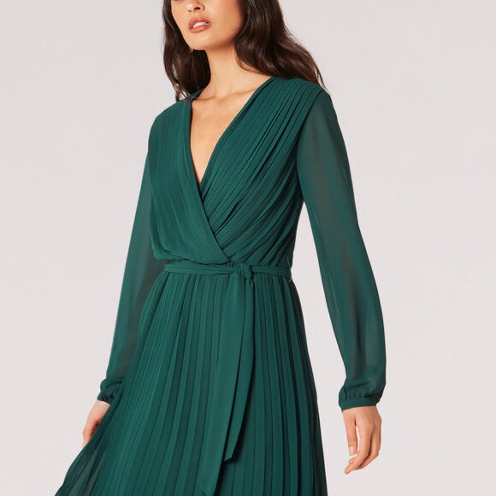 Pleated longsleeve dress